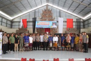 Kegiatan Jumat Curhat Kapolres Jembrana di Desa Penyaringan