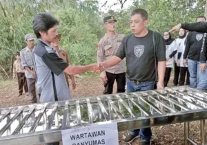 Polisi dan Wartawan Banyumas Kolaborasi, Sumbangkan Keranda Jenazah ke Warga Pasir Kulon