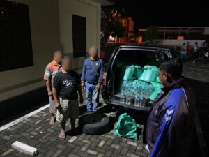 Polres Demak Sukses Menghentikan Pengiriman Ratusan Botol Arak dari Grobogan