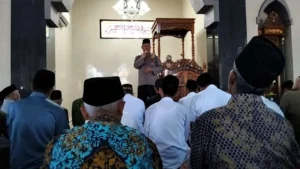 Dalam Safari Salat Jumat, Polisi Banyuwangi Minta Dukungan Masyarakat untuk Pilkada Aman