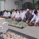 Peringati Hari Santri Nasional, Paslon WALI Ziarah ke Makam Pendiri NU