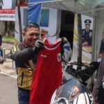 Operasi Zebra Candi Beri Kejutan Pengendara Dapat Jersey Timnas Indonesia