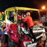 Truk Trailer Ringsek Tabrak Ekskavator di Jalur Pantura Kendal, Kondisi Korban Terungkap