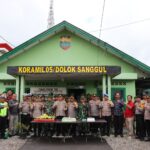 Kebersamaan TNI-Polri di HUT Ke-79 TNI, Kapolres Humbahas Hadir di Makoramil 05