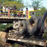 Truk Terjun ke Sungai di Purwodadi, 1 Tewas dan 5 Luka-Luka