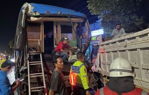 Bus Jaya Utama Indo Terlibat Kecelakaan dengan Dua Truk di Rembang, Ini Rincian Peristiwanya