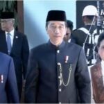 Jokowi Lempar Kaus kepada Warga di Solo, Kapolda Jateng Irjen Pol Ribut Kawal dengan Berjalan Kaki