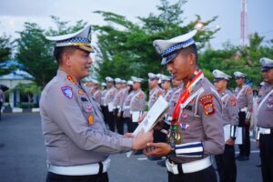 Lima Medali PON untuk Bripda Rahmat Syahputra, Dirlantas Berikan Penghargaan