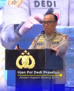 VIDEO: Polri Sematkan Pin Emas untuk Atlet Berprestasi di PON XXI Aceh-Sumut