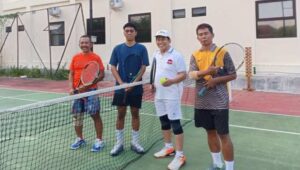 USM Tenis Club dan Purnawirawan Polda Jateng Pererat Persaudaraan Lewat Tenis