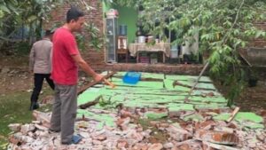 Ibu dan Anak di Cilacap Tewas Tertimpa Tembok Runtuh, Warga Terkejut