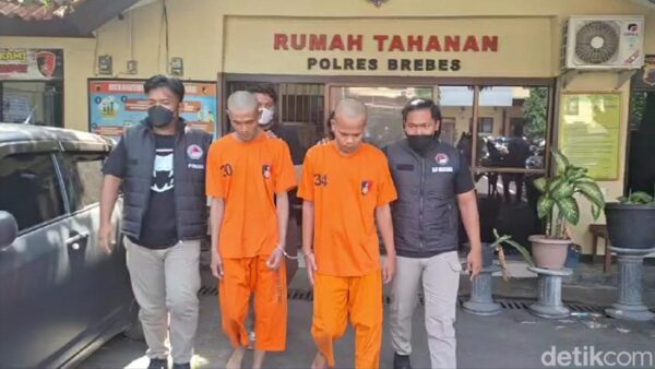 pria-inisial-ah-kanan-yang-membeli-ganja-untuk-diberikan-kepada-teman-temannya-saat-pesta-nikah-rabu-16102024-ah-dan-mh-penged_169