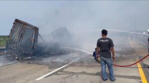 4 Fakta Penting Terkait Insiden Truk Kontainer Muatan Plastik Terbakar di Tol Semarang-Batang