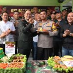 Kejutan Manis HUT Ke-79 TNI di Kodim Sukoharjo, Polisi Datang Bawa Tumpeng