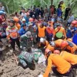 Kisah Haru di Balik Longsor Kebumen: Jenazah Ibu dan Anak Teridentifikasi Berpelukan