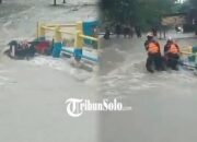 Pemotor Nyaris Terseret Arus di Jembatan Guwosari Sragen, Ternyata Warga Karangamalang