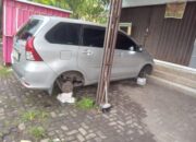 Ban Hilang dan Diganjal Bata Ringan, Avanza Parkir di Depan Ruko Kosong Semarang