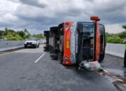 Bus Rosalia Indah Terguling di Tol Semarang-Solo KM 484, Penumpang Alami Kepanikan