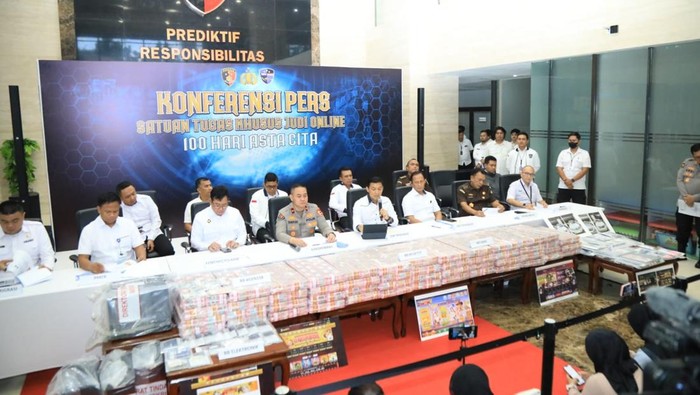 konferensi-pers-di-bareskrim-polri-terkait-kasus-judi-online-foto-dok-istimewa_169