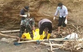 Mayat Tak Dikenal Terdampar di Pantai Lemah Abang Jepara, Polisi Selidiki