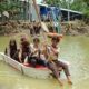 Akses Jalan Lumpuh karena Banjir, Pelajar Grobogan Terpaksa Sekolah Naik Perahu